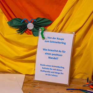 Ritualstationen im Kirchenraum