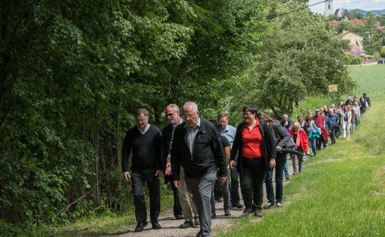 Mit Bischof Manfred Scheuer auf dem Weg in Gallneukirchen / © Diözese Linz / Haijes Mit Bischof Manfred Scheuer auf dem Weg in Gallneukirchen