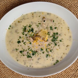 Am Speiseplan standen unter anderem eine Griechische Zitronensuppe, ein Altwiener Suppentopf, eine Spanische Knoblauchsuppe, eine herrliche Kartoffelsuppe, eine Französische Zwiebelsuppe, eine Ingwer-Kokossuppe und Gemüsesuppen.