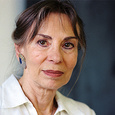 Anna Mitgutsch („Haus der Kindheit“) / © Stimmen in der Synagoge Anna Mitgutsch („Haus der Kindheit“)