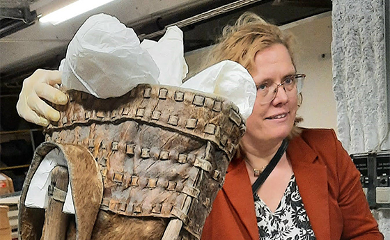 Karina Grömer, Abteilungsdirektorin im Naturhistorischen Museum Wien, führt durch die Depots