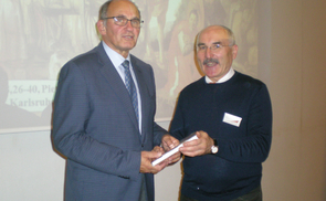 Univ-Prof. em. Dr. Walter Kirchschläger (l.) mit Dr. Franz Kogler, dem Leiter des Bibelwerks Linz