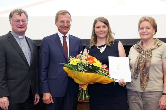  Mag.a Karin Maria Bayr, Redaktionsleiterin BezirksRundschau OÖ (Ulrichsberg, Bezirk Rohrbach, 2. v. r.) mit Bischof Manfred Scheuer, LH Thomas Stelzer und Elisabeth Maria Ploier