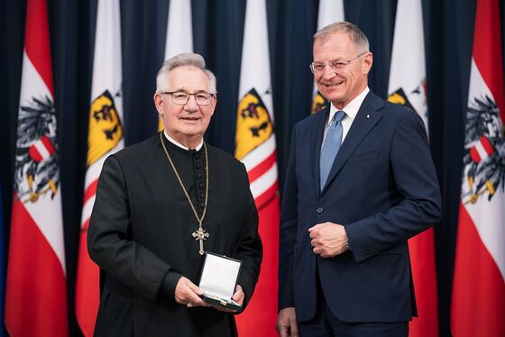 Abt em. Ambros Ebhart (l.) und Landeshauptmann Thomas Stelzer