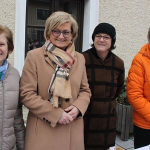 Die kfb-Frauen freuen sich über Einnahmen von über € 1.500,-- aus Suppenverkauf und Fastensammlung