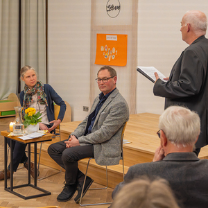 Buchpräsentation 'Wege zum Miteinander' mit Sr. Teresa Hieslmayr im Gespräch mit Martin Tragler