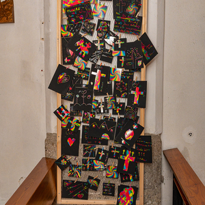 Ritualstationen im Kirchenraum