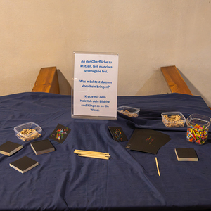 Ritualstationen im Kirchenraum