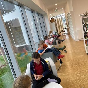 Wohl verdiente Pause vom Bücherschleppen