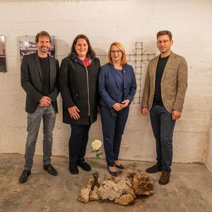 Gedenkfeier an die Opfer des ehemaligen KZ Au?enlagers Ternberg unter dem Thema ?Politischer Widerstand?Bild: v.l.n.r. Reini Fischer, Anita Buchberger (Beauftragte f?r Jugendpastoral im Dekanat Weyer), Doris Bures (Zweite Präsidentin des Nationalrats