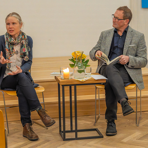 Buchpräsentation 'Wege zum Miteinander' mit Sr. Teresa Hieslmayr im Gespräch mit Martin Tragler